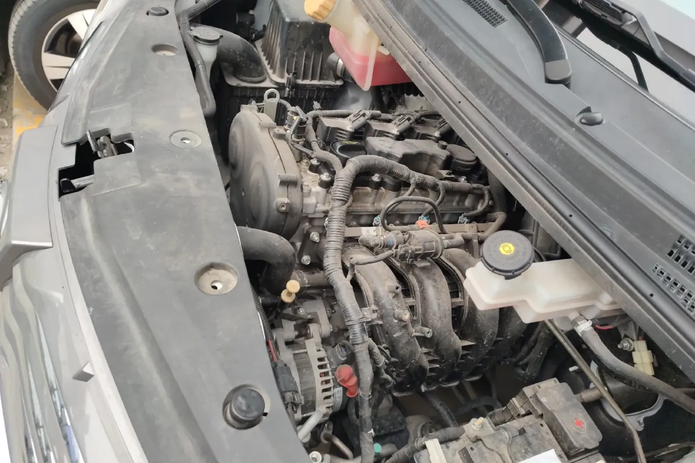 2021 DongFeng Forthing LingZhi Plus 2.0L 133HP L4 6MT,autocango,china used car exporter,china ev exporter,chinese used car exporter,chinese used ev exporter