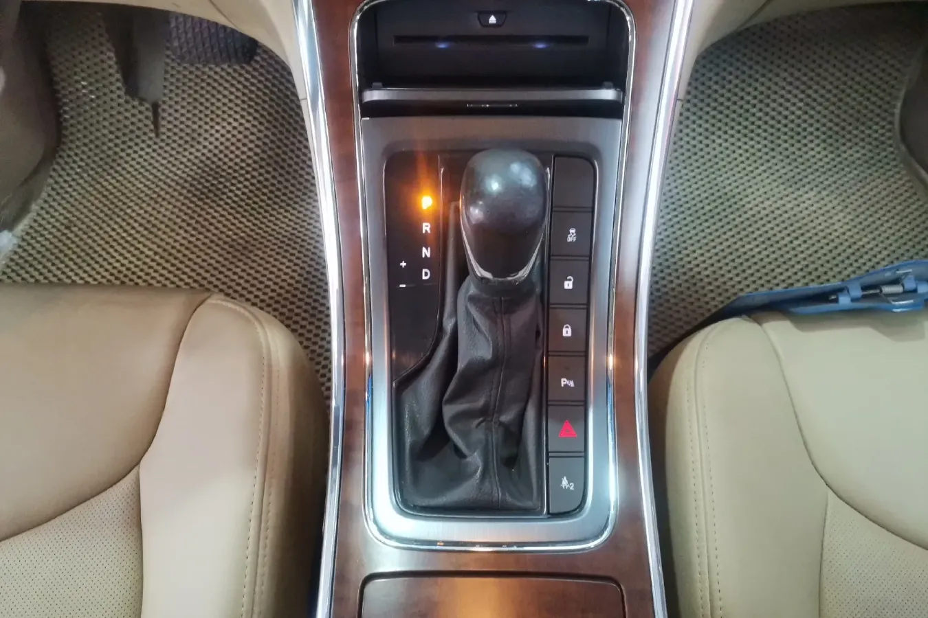 2012 Roewe 950 2.4L 186HP L4 6AT,autocango,china used car exporter,china ev exporter,chinese used car exporter,chinese used ev exporter