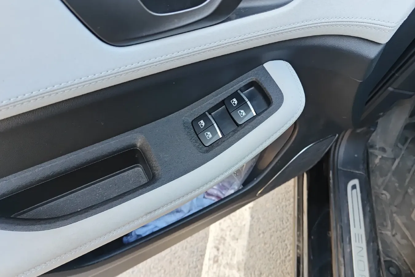 2021 Enovate ME5 Range Extended 98HP REEV 30.6KWH,autocango,china used car exporter,china ev exporter,chinese used car exporter,chinese used ev exporter