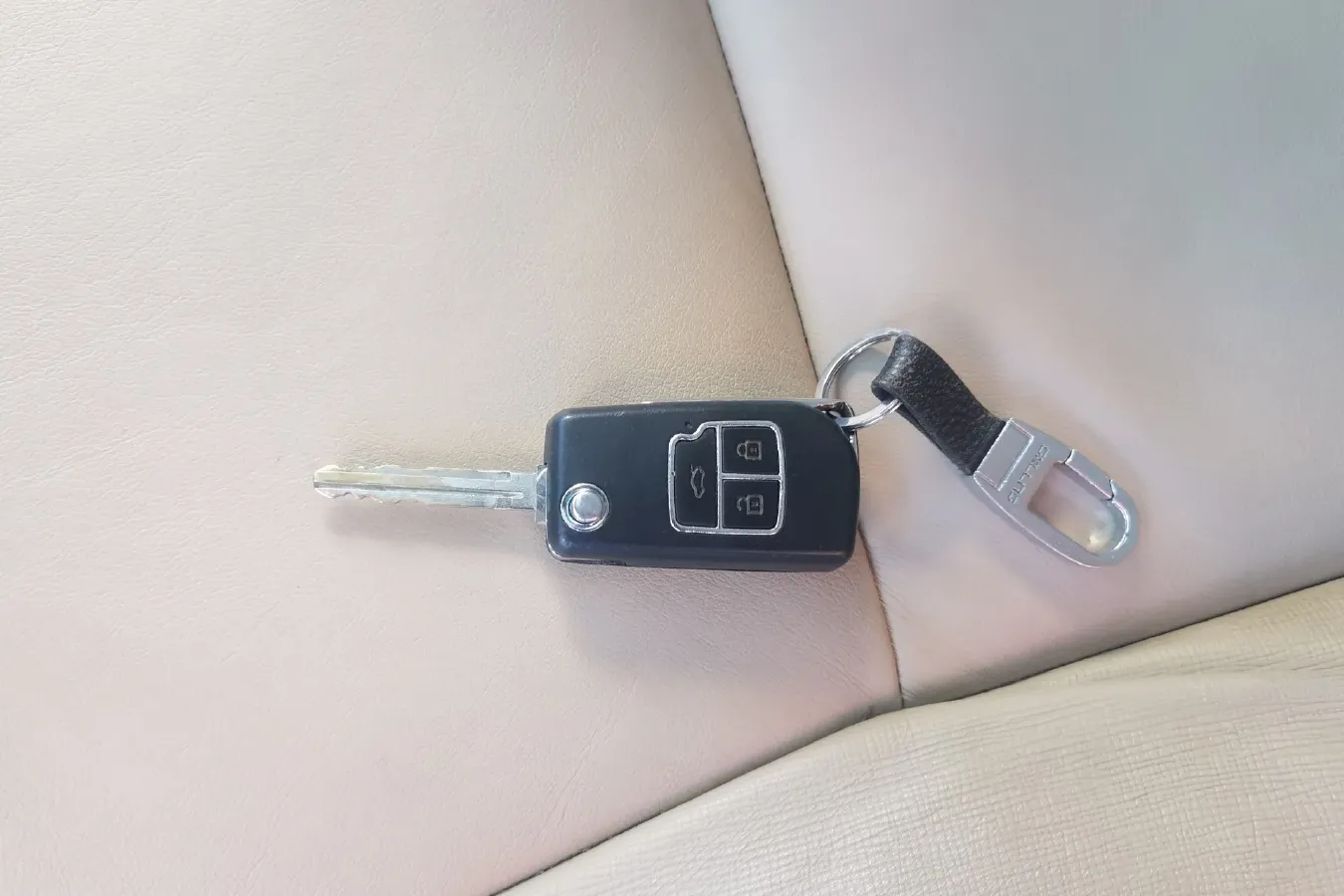 2012 Toyota Reiz 2.5L 193HP V6 6AT,autocango,china used car exporter,china ev exporter,chinese used car exporter,chinese used ev exporter