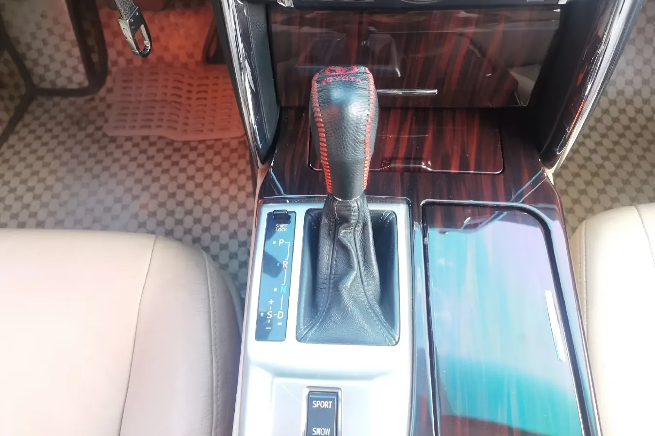 2012 Toyota Reiz 2.5L 193HP V6 6AT,autocango,china used car exporter,china ev exporter,chinese used car exporter,chinese used ev exporter