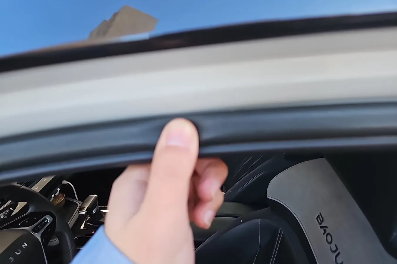 2019 BaoJun RM-5 1.5T 147HP L4 CVT,autocango,china used car exporter,china ev exporter,chinese used car exporter,chinese used ev exporter