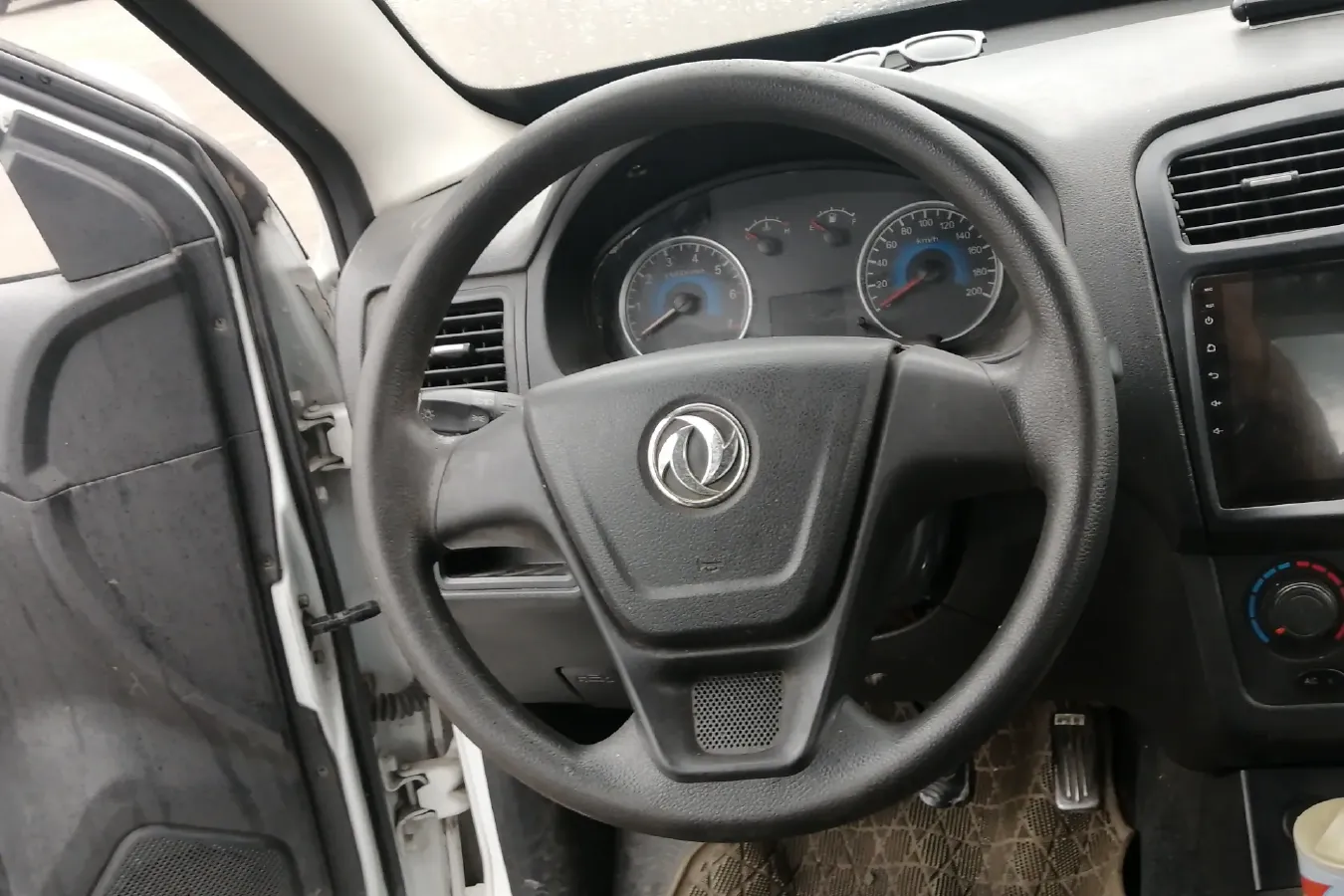 2014 DongFeng Fengon Fengon 330 1.5L 116HP L4 5MT,autocango,china used car exporter,china ev exporter,chinese used car exporter,chinese used ev exporter