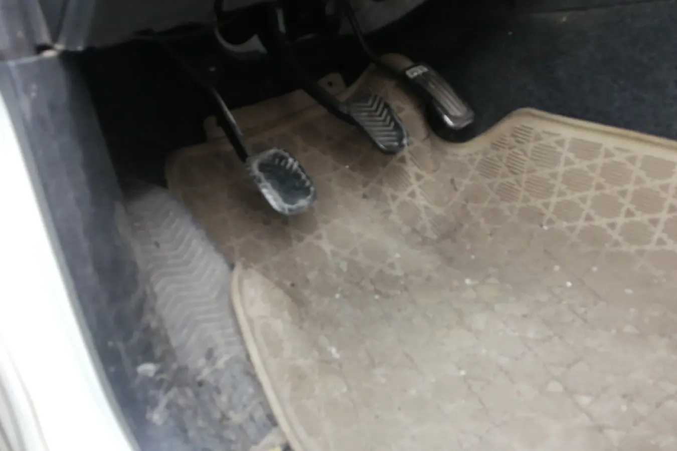 2014 DongFeng Fengon Fengon 330 1.5L 116HP L4 5MT,autocango,china used car exporter,china ev exporter,chinese used car exporter,chinese used ev exporter