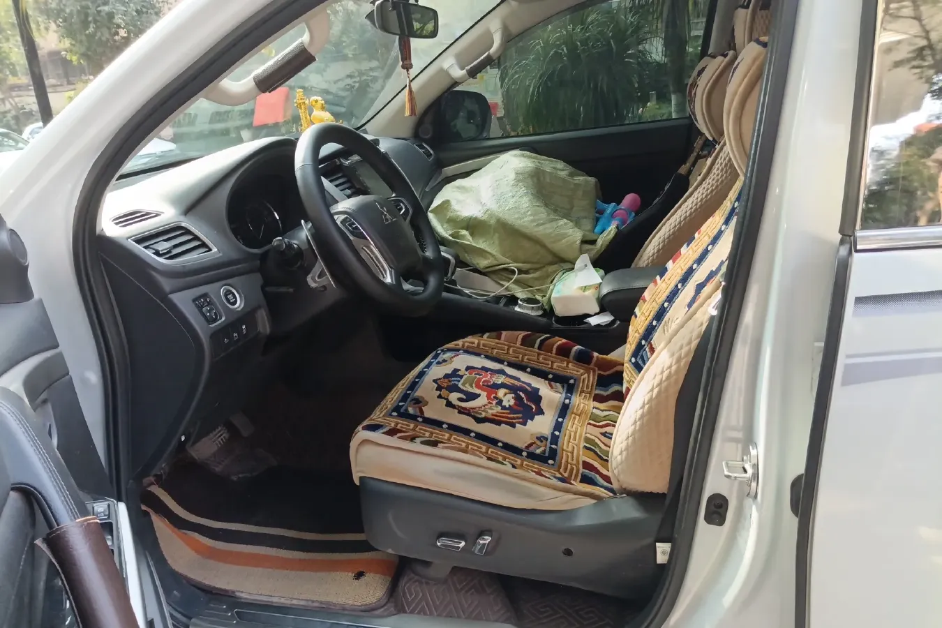 2020 Mitsubishi Pajero 3.0L 209HP V6 8AT,autocango,china used car exporter,china ev exporter,chinese used car exporter,chinese used ev exporter