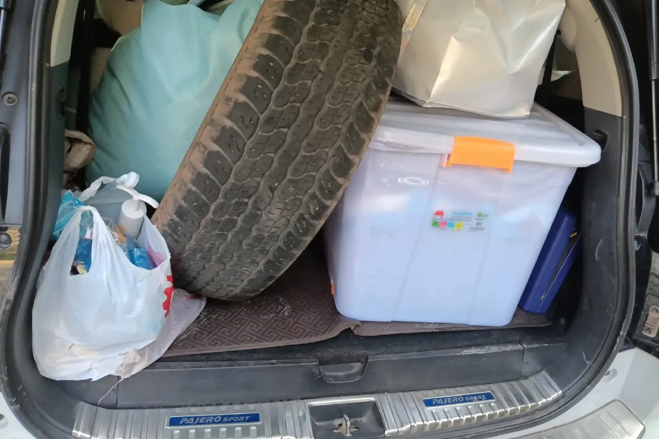 2020 Mitsubishi Pajero 3.0L 209HP V6 8AT,autocango,china used car exporter,china ev exporter,chinese used car exporter,chinese used ev exporter