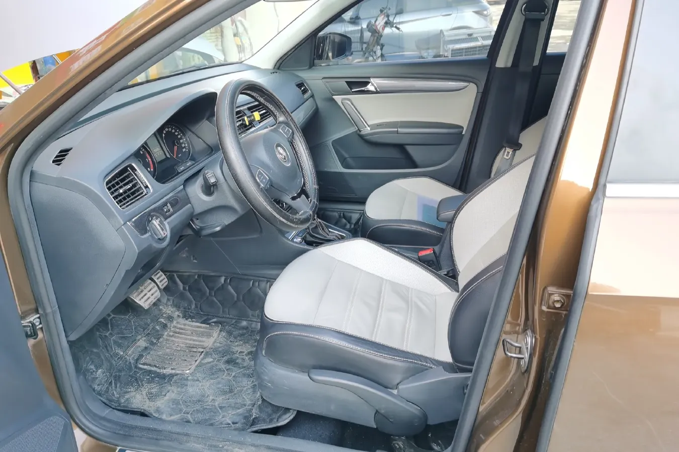 2014 Volkswagen Cross Lavida 1.6L 110HP L4 6AT,autocango,china used car exporter,china ev exporter,chinese used car exporter,chinese used ev exporter