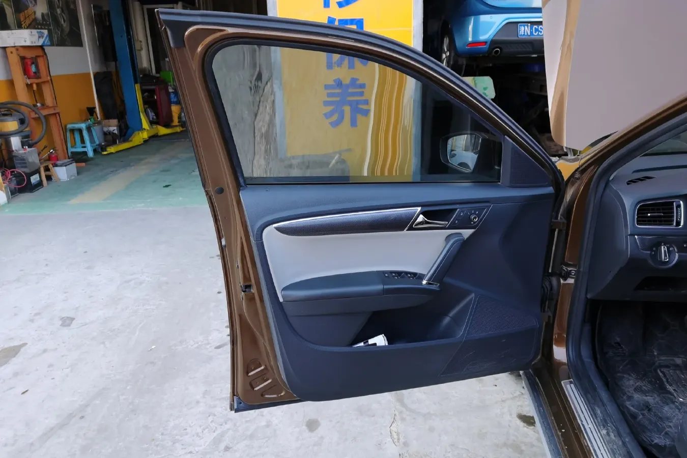 2014 Volkswagen Cross Lavida 1.6L 110HP L4 6AT,autocango,china used car exporter,china ev exporter,chinese used car exporter,chinese used ev exporter