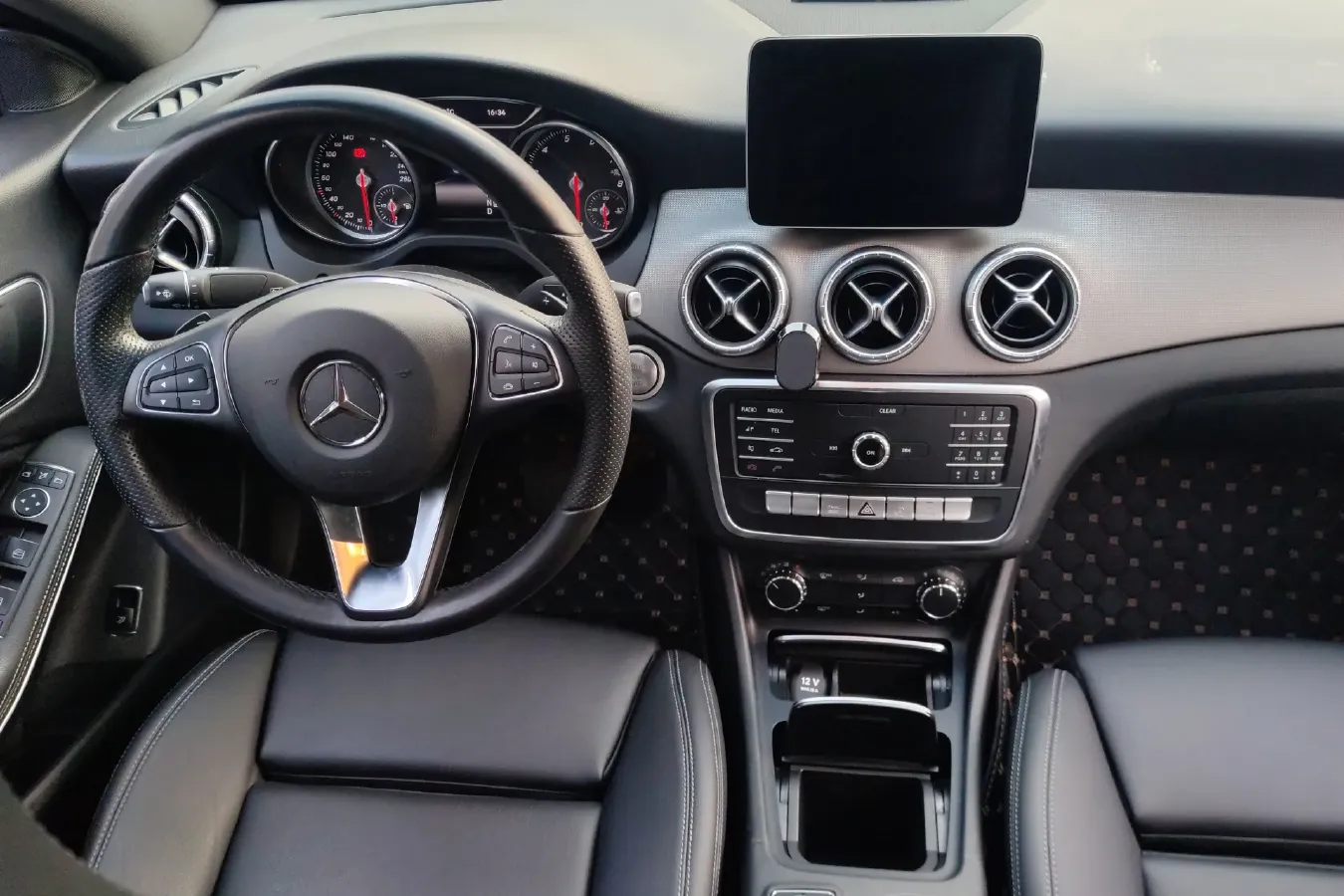 2019 Mercedes-Benz CLA Class 1.6T 156HP L4 7DCT,autocango,china used car exporter,china ev exporter,chinese used car exporter,chinese used ev exporter