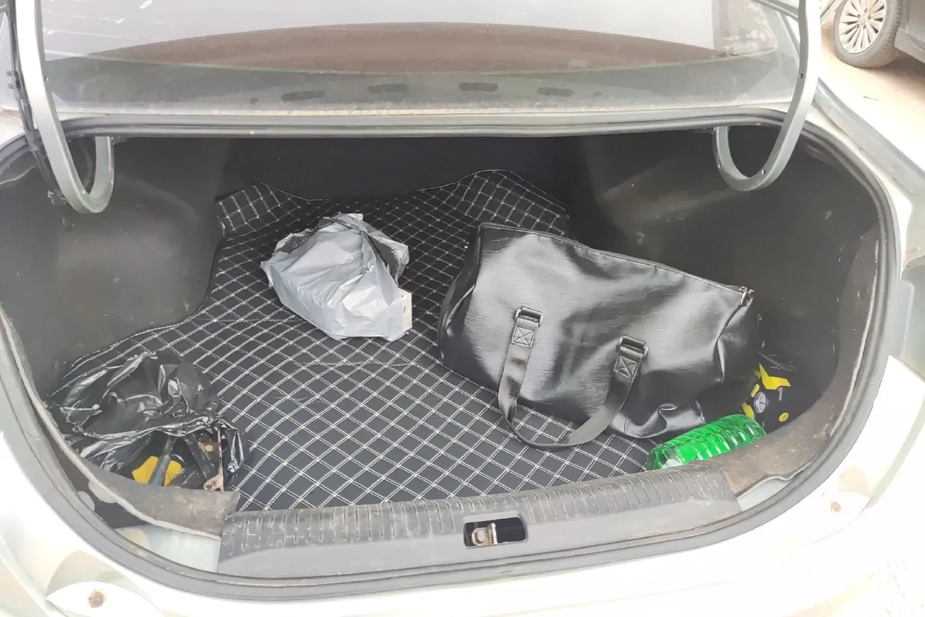 2012 Oley Oley 1.5L 102HP L4 5MT,autocango,china used car exporter,china ev exporter,chinese used car exporter,chinese used ev exporter