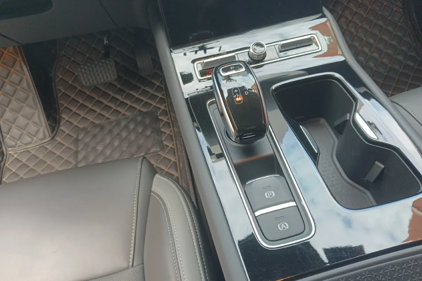 2020 Qoros 7 1.8T 231HP L4 7DCT,autocango,china used car exporter,china ev exporter,chinese used car exporter,chinese used ev exporter