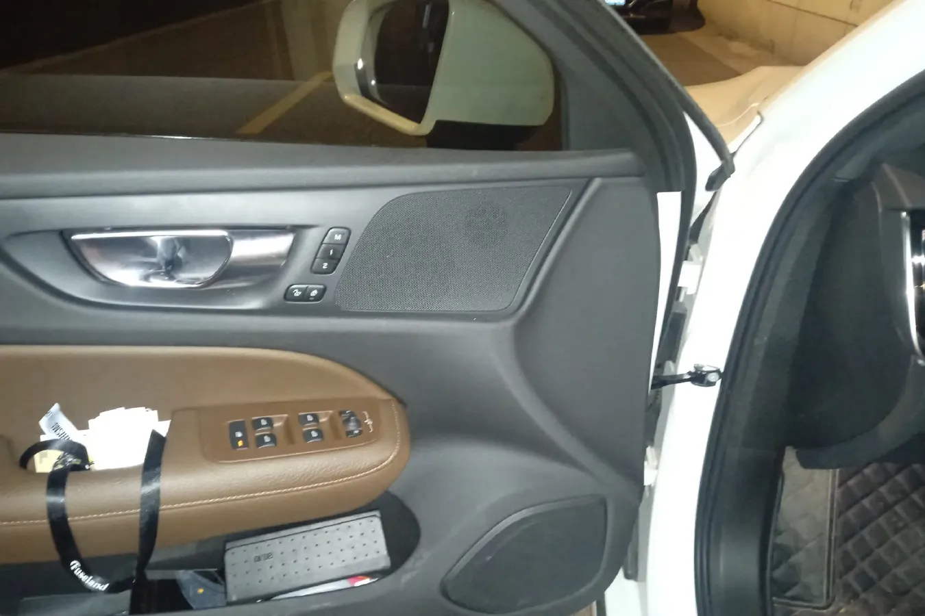 2022 Volvo S60 2.0T 303HP L4 8AT PHEV 11.6KWH,autocango,china used car exporter,china ev exporter,chinese used car exporter,chinese used ev exporter