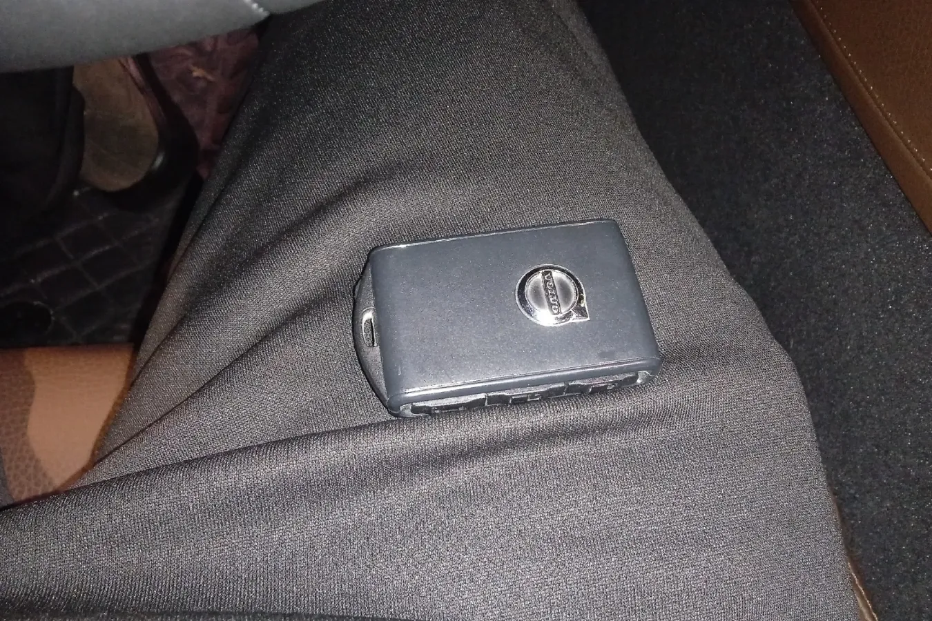 2022 Volvo S60 2.0T 303HP L4 8AT PHEV 11.6KWH,autocango,china used car exporter,china ev exporter,chinese used car exporter,chinese used ev exporter