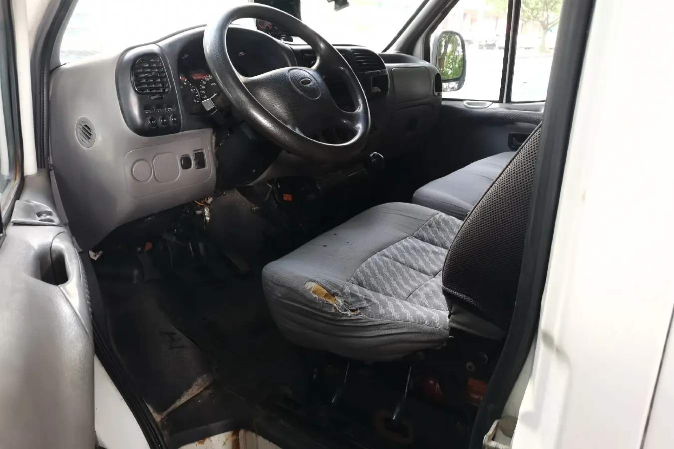 2009 Ford Classic Transit 2.8T 116HP L4 5MT,autocango,china used car exporter,china ev exporter,chinese used car exporter,chinese used ev exporter