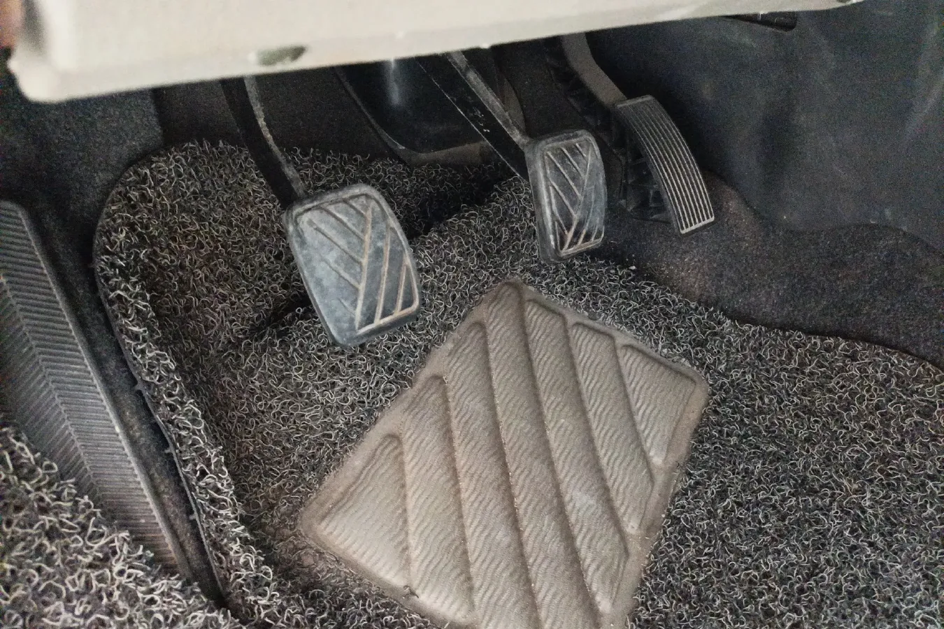 2013 Suzuki Liana 1.4L 101HP L4 5MT,autocango,china used car exporter,china ev exporter,chinese used car exporter,chinese used ev exporter