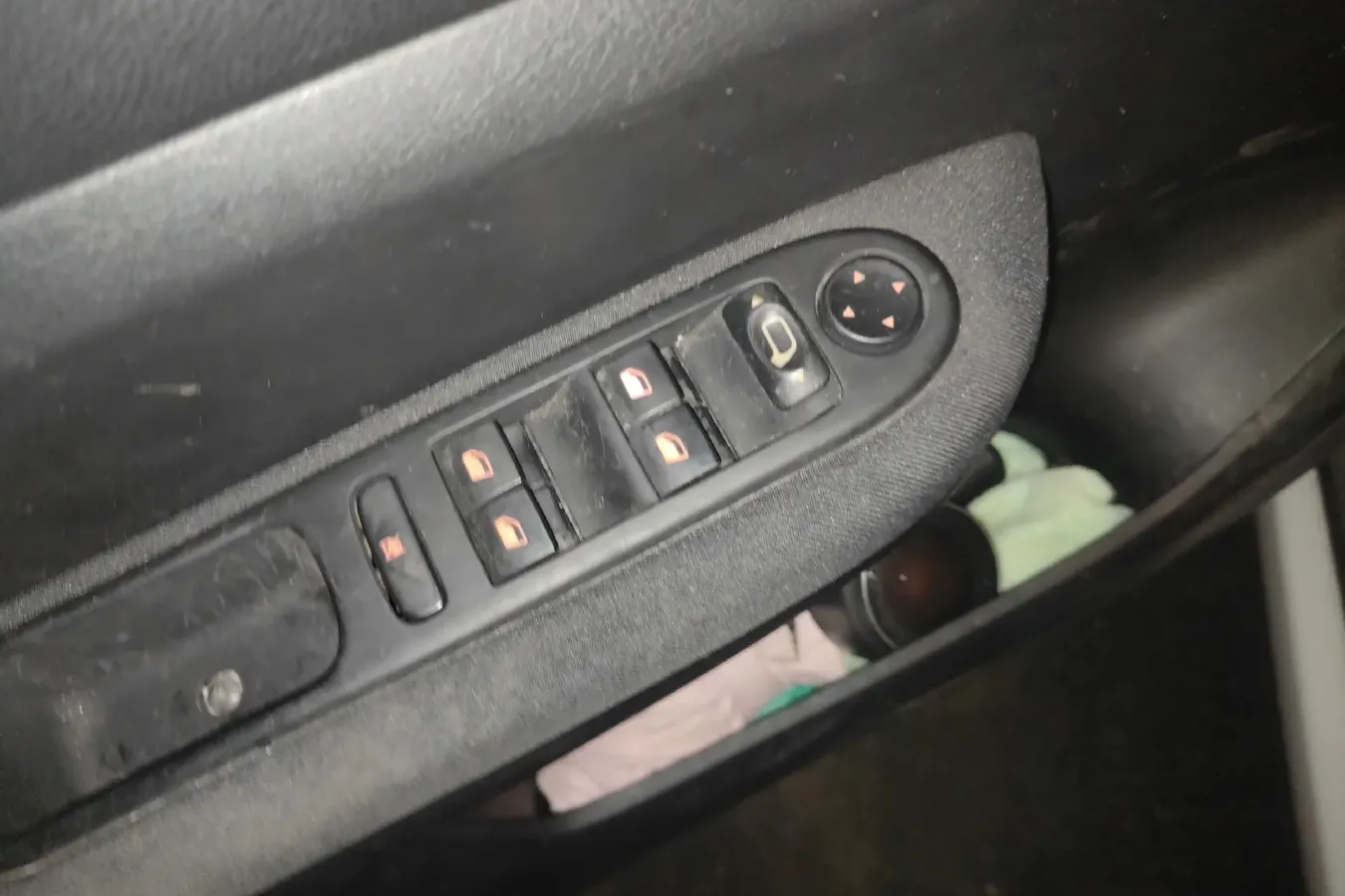 2010 Peugeot 307 1.6L 106HP L4 4AT,autocango,china used car exporter,china ev exporter,chinese used car exporter,chinese used ev exporter