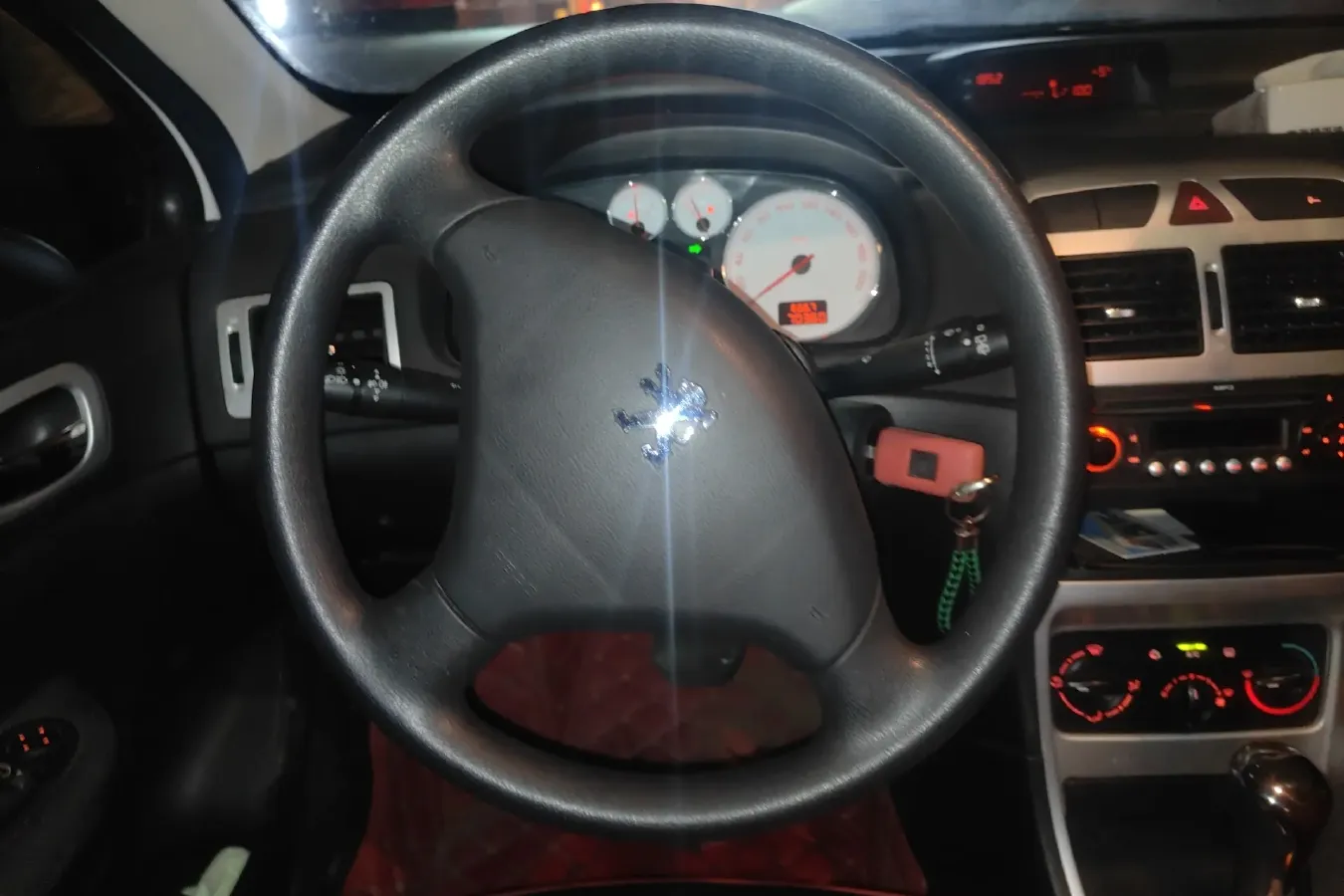 2010 Peugeot 307 1.6L 106HP L4 4AT,autocango,china used car exporter,china ev exporter,chinese used car exporter,chinese used ev exporter