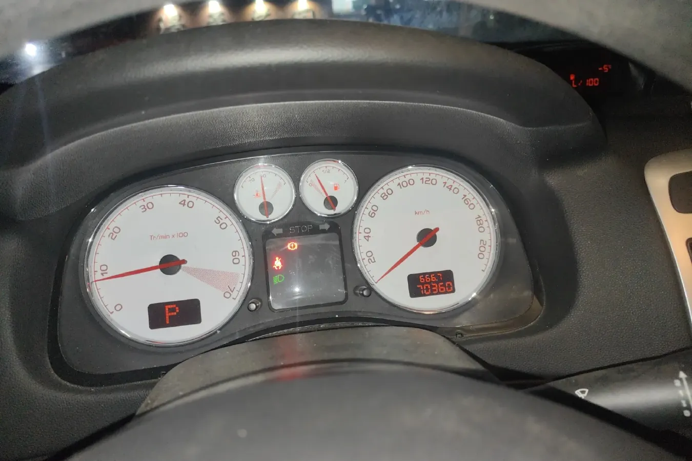 2010 Peugeot 307 1.6L 106HP L4 4AT,autocango,china used car exporter,china ev exporter,chinese used car exporter,chinese used ev exporter