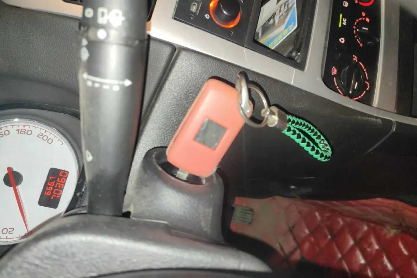 2010 Peugeot 307 1.6L 106HP L4 4AT,autocango,china used car exporter,china ev exporter,chinese used car exporter,chinese used ev exporter