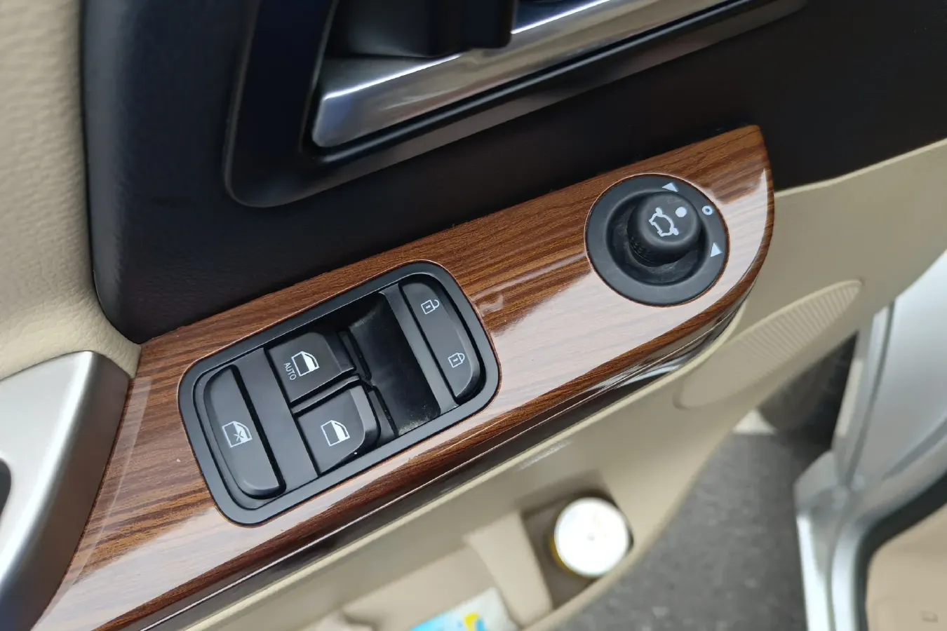 2014 JinBei Grace 2.4L 139HP L4 5MT,autocango,china used car exporter,china ev exporter,chinese used car exporter,chinese used ev exporter