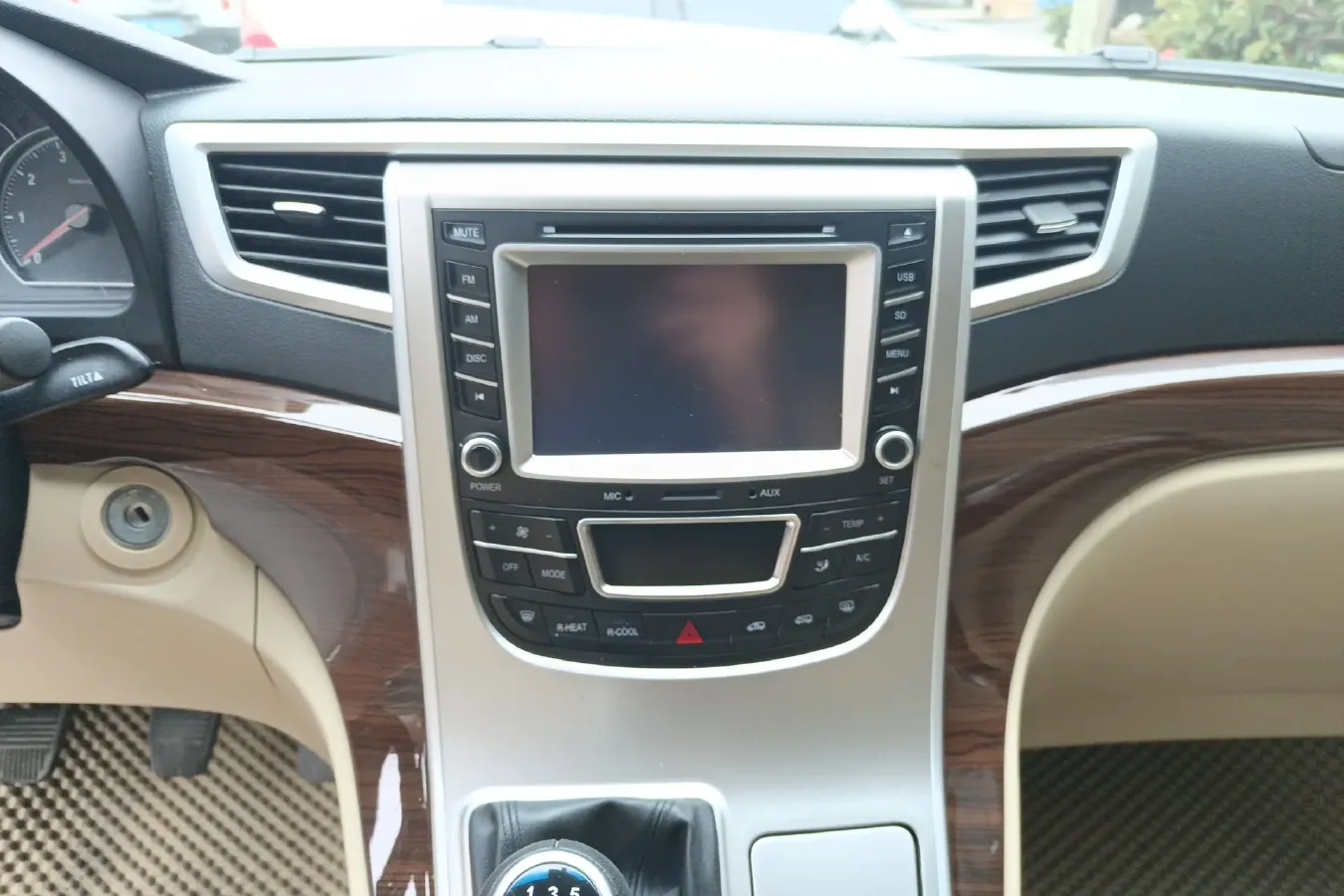 2014 JinBei Grace 2.4L 139HP L4 5MT,autocango,china used car exporter,china ev exporter,chinese used car exporter,chinese used ev exporter