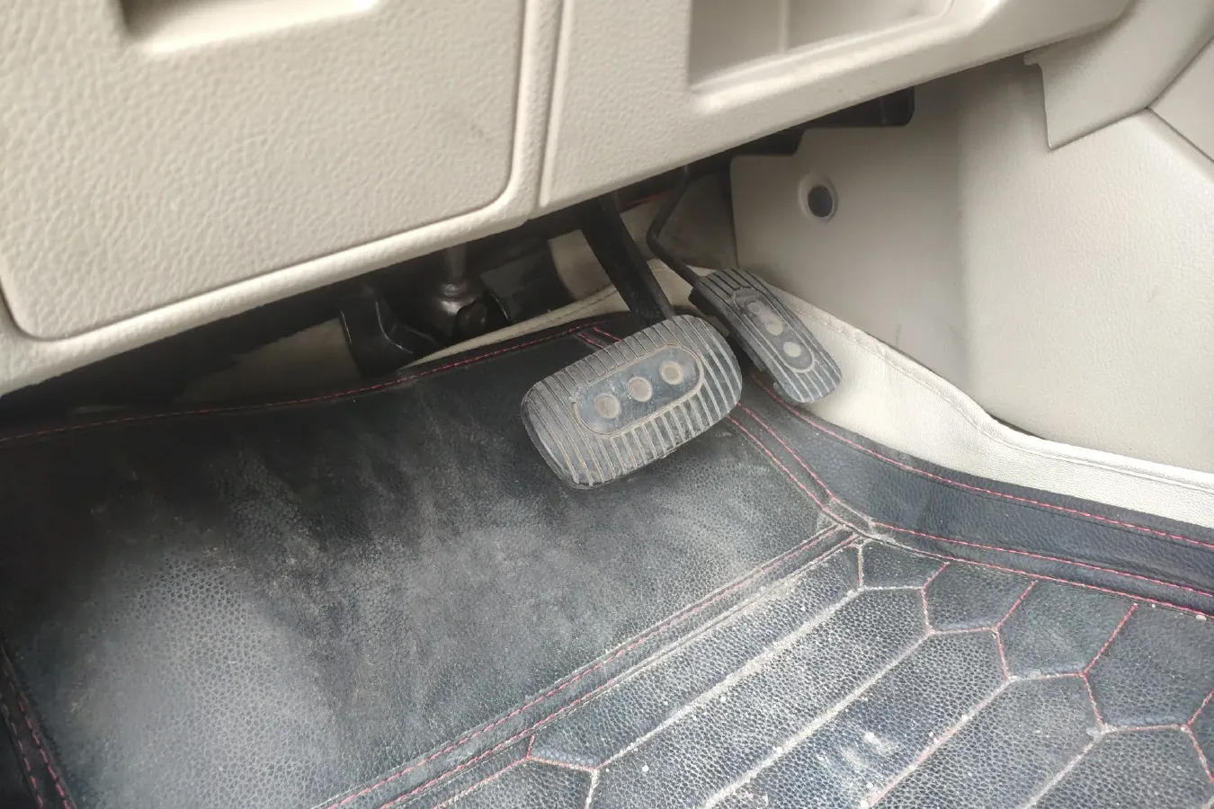 2012 Venucia R50 1.6L 117HP L4 4AT,autocango,china used car exporter,china ev exporter,chinese used car exporter,chinese used ev exporter