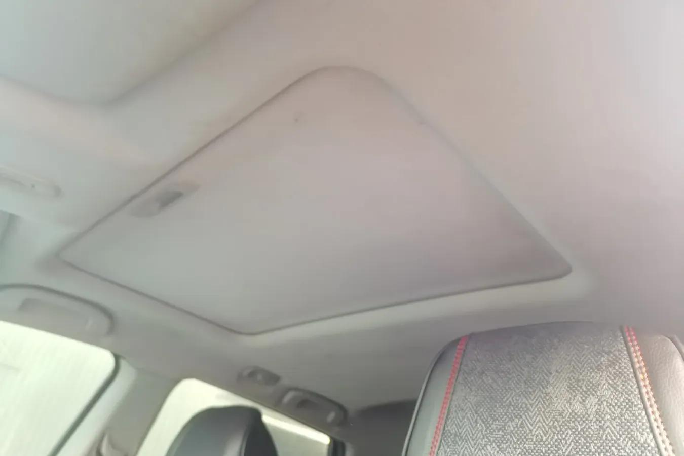 2015 Venucia T70 2.0L 144HP L4 CVT,autocango,china used car exporter,china ev exporter,chinese used car exporter,chinese used ev exporter