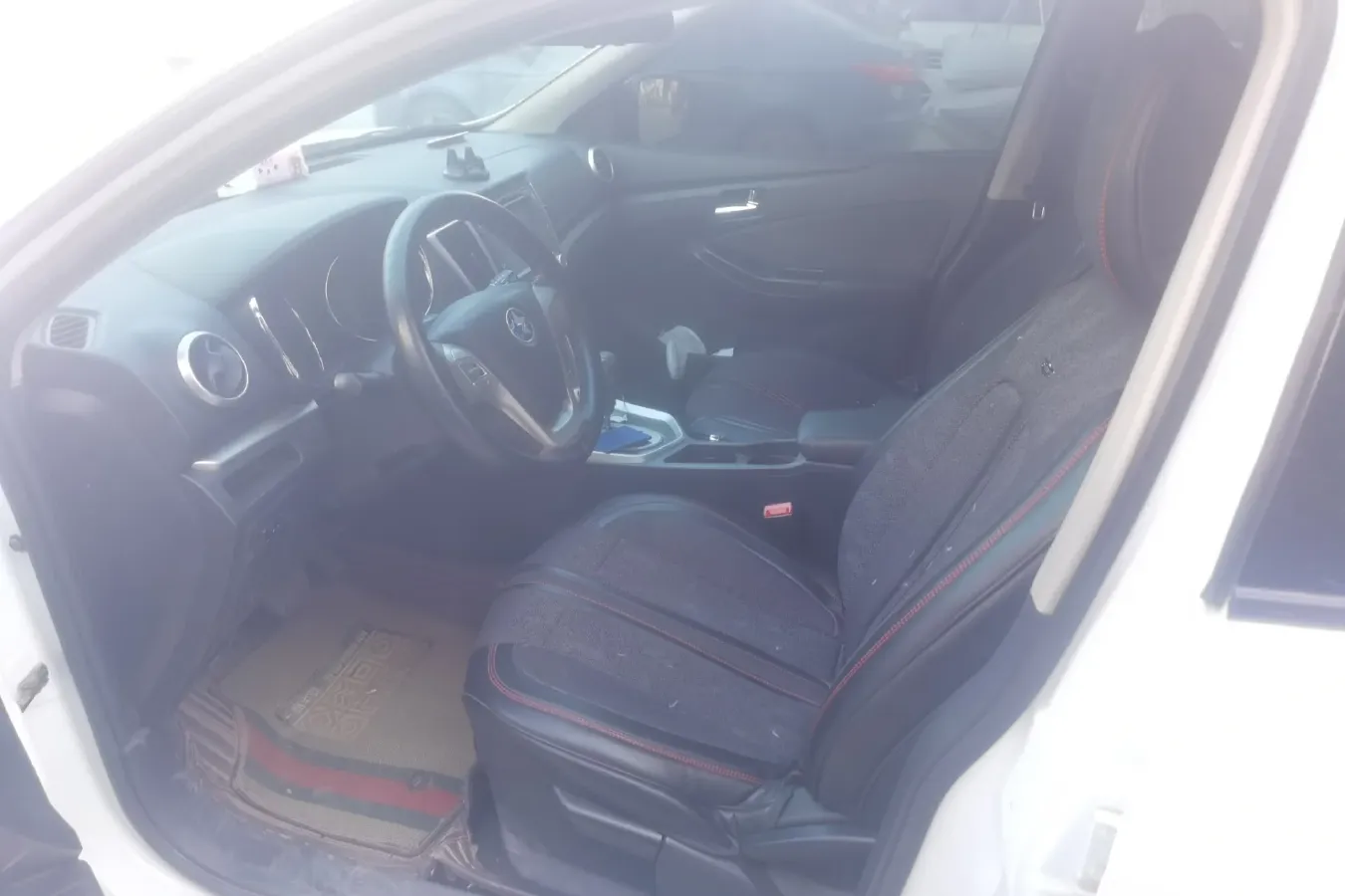 2015 Venucia T70 2.0L 144HP L4 CVT,autocango,china used car exporter,china ev exporter,chinese used car exporter,chinese used ev exporter