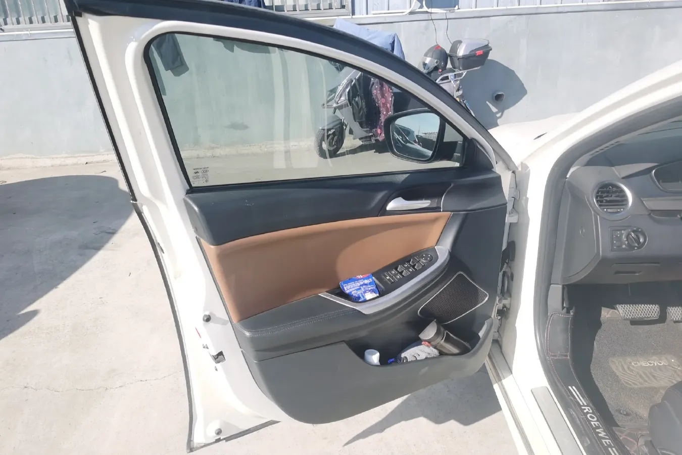 2016 Roewe e550 1.5L 109HP L4 2AT PHEV 12KWH,autocango,china used car exporter,china ev exporter,chinese used car exporter,chinese used ev exporter