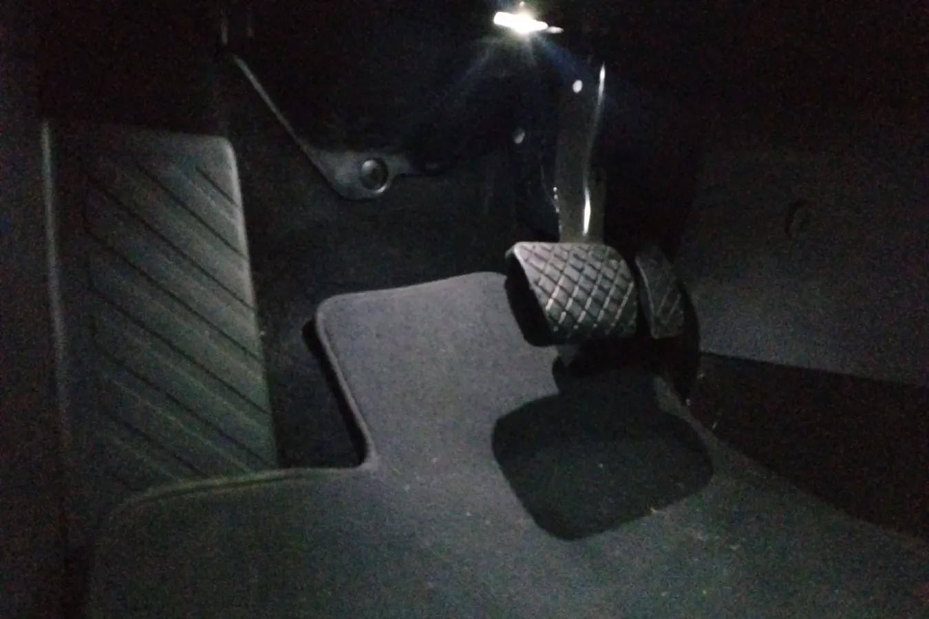 2023 Volkswagen Passat 2.0T 186HP L4 7DCT,autocango,china used car exporter,china ev exporter,chinese used car exporter,chinese used ev exporter