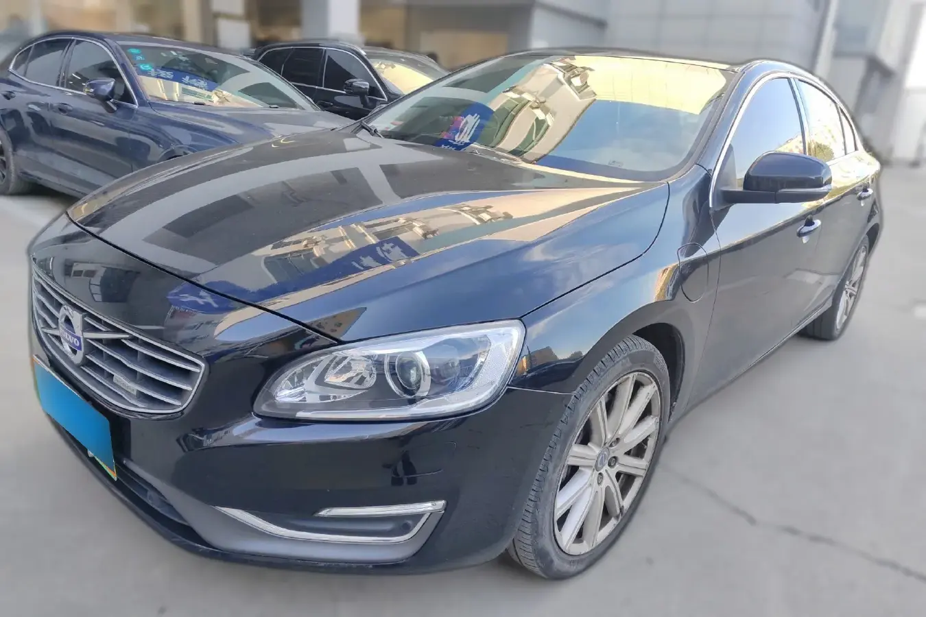 2015 Volvo S60 2.0T 238HP L4 8AT PHEV 11.2KWH