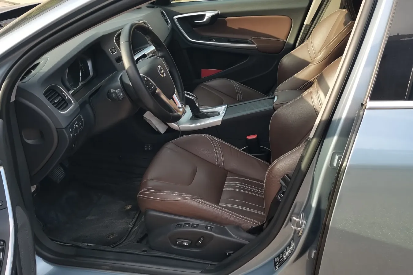 2018 Volvo S60 2.0T 238HP L4 8AT PHEV 11.2KWH,autocango,china used car exporter,china ev exporter,chinese used car exporter,chinese used ev exporter