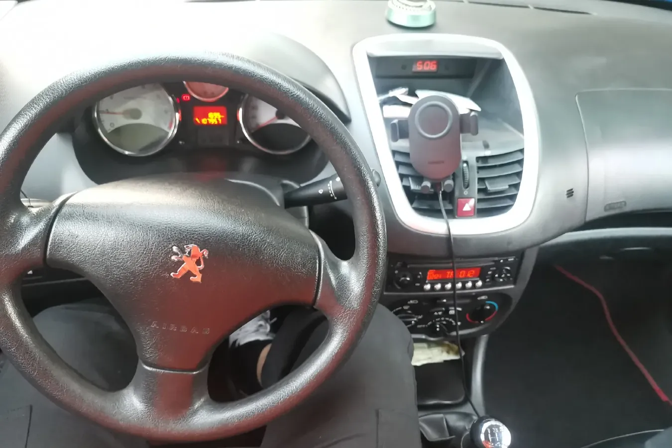 2011 Peugeot 207 1.4L 76HP L4 5MT,autocango,china used car exporter,china ev exporter,chinese used car exporter,chinese used ev exporter