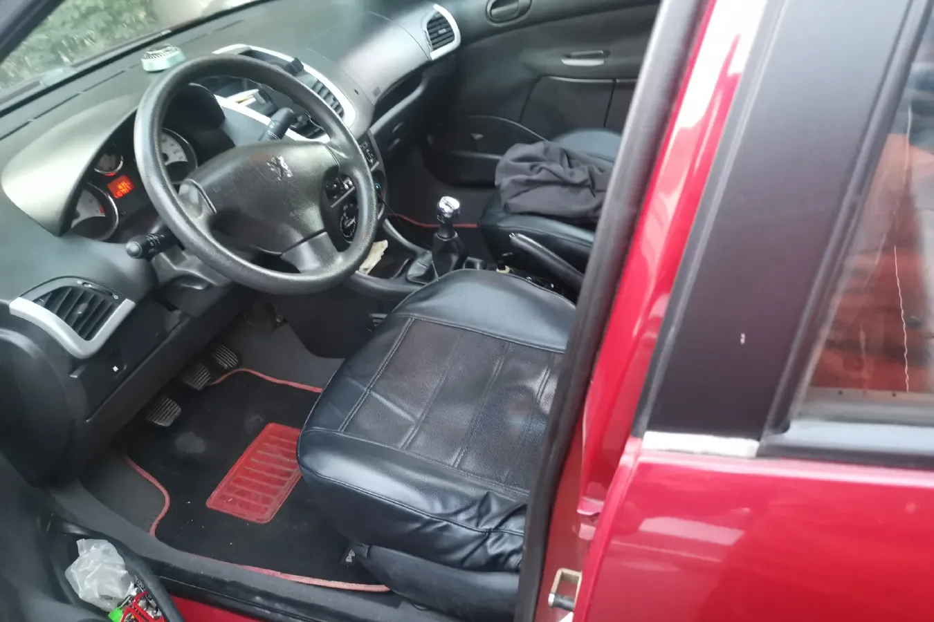 2011 Peugeot 207 1.4L 76HP L4 5MT,autocango,china used car exporter,china ev exporter,chinese used car exporter,chinese used ev exporter