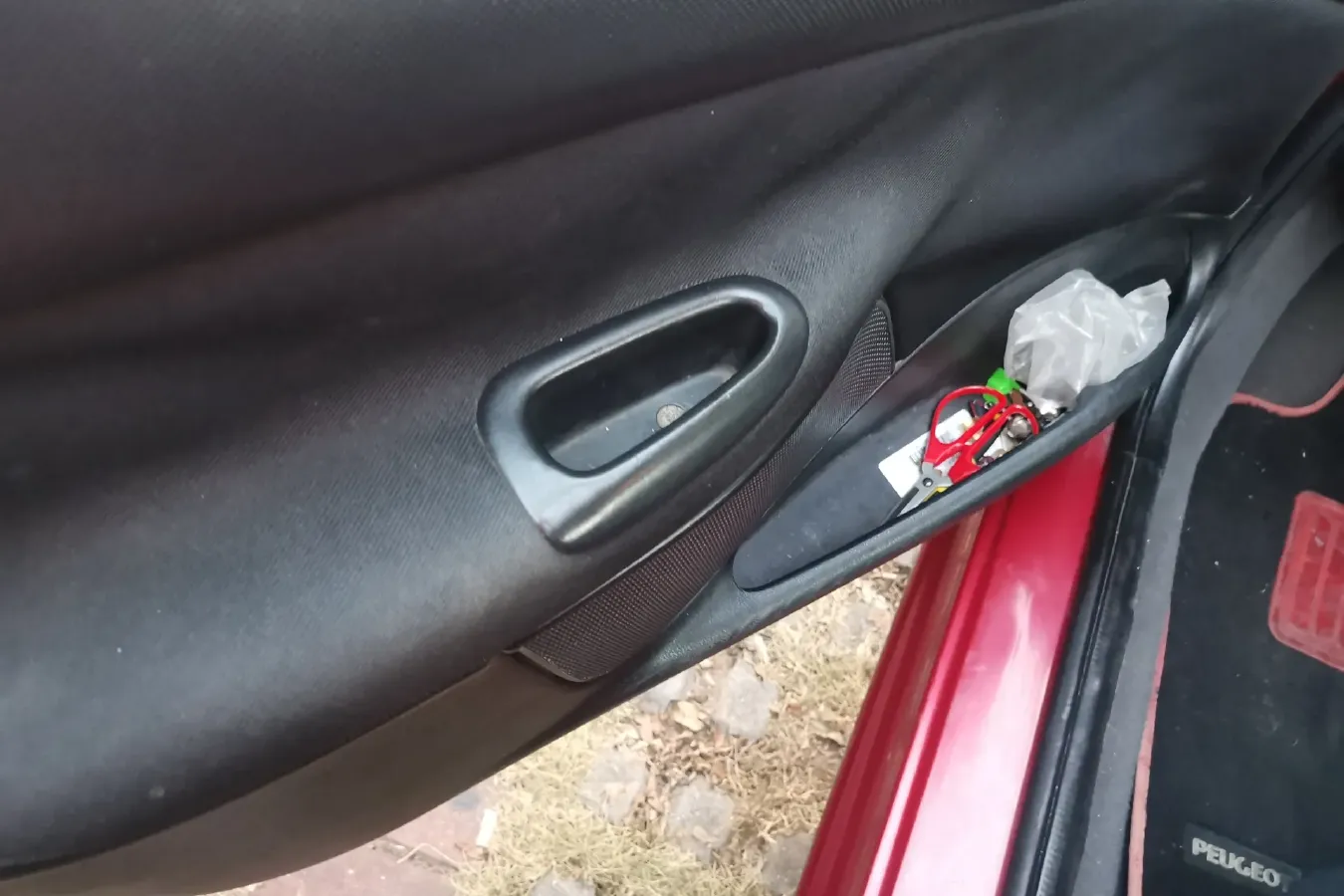 2011 Peugeot 207 1.4L 76HP L4 5MT,autocango,china used car exporter,china ev exporter,chinese used car exporter,chinese used ev exporter