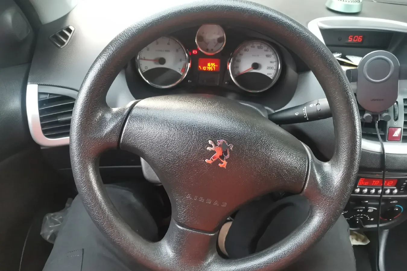 2011 Peugeot 207 1.4L 76HP L4 5MT,autocango,china used car exporter,china ev exporter,chinese used car exporter,chinese used ev exporter