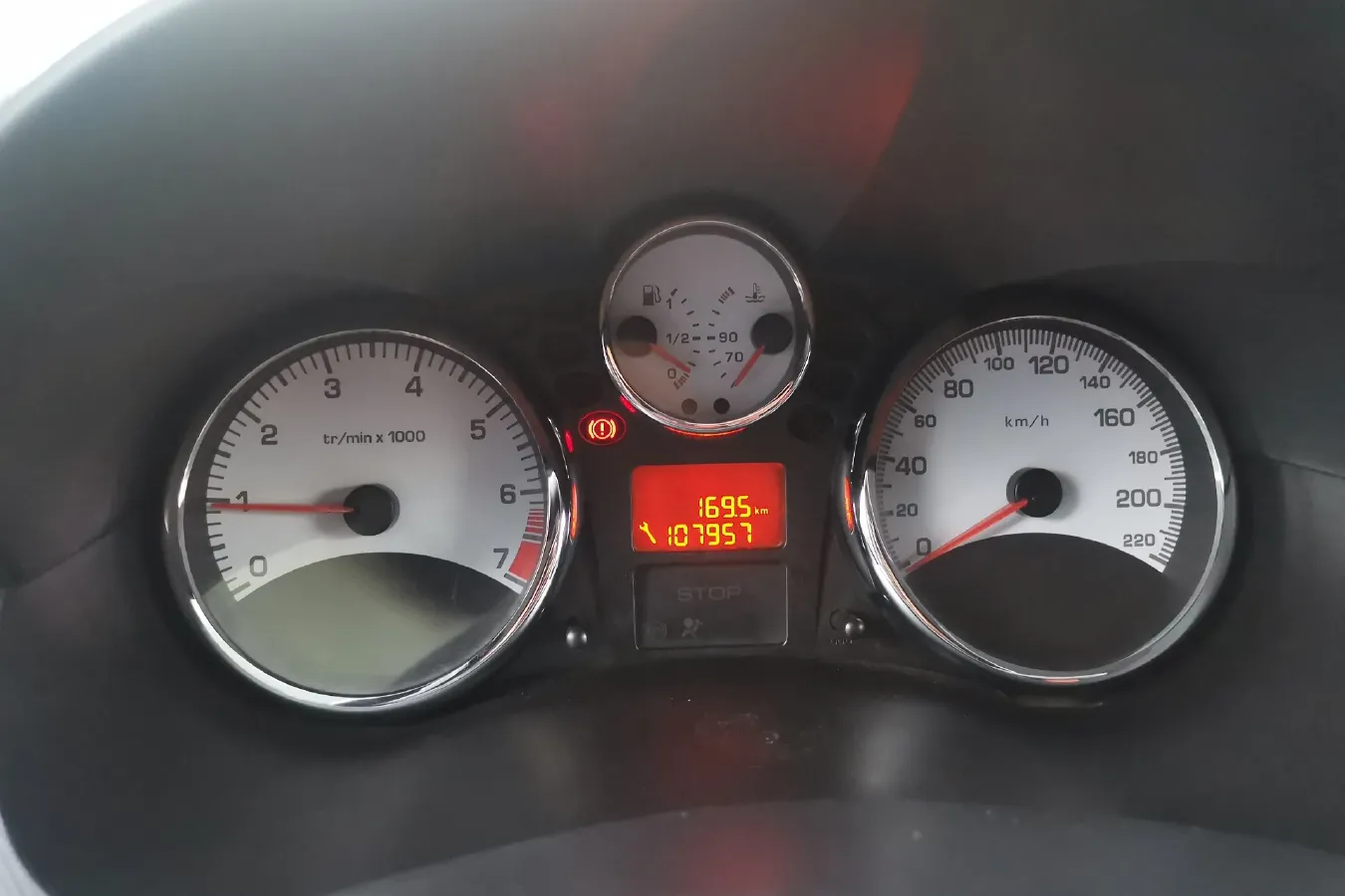 2011 Peugeot 207 1.4L 76HP L4 5MT,autocango,china used car exporter,china ev exporter,chinese used car exporter,chinese used ev exporter