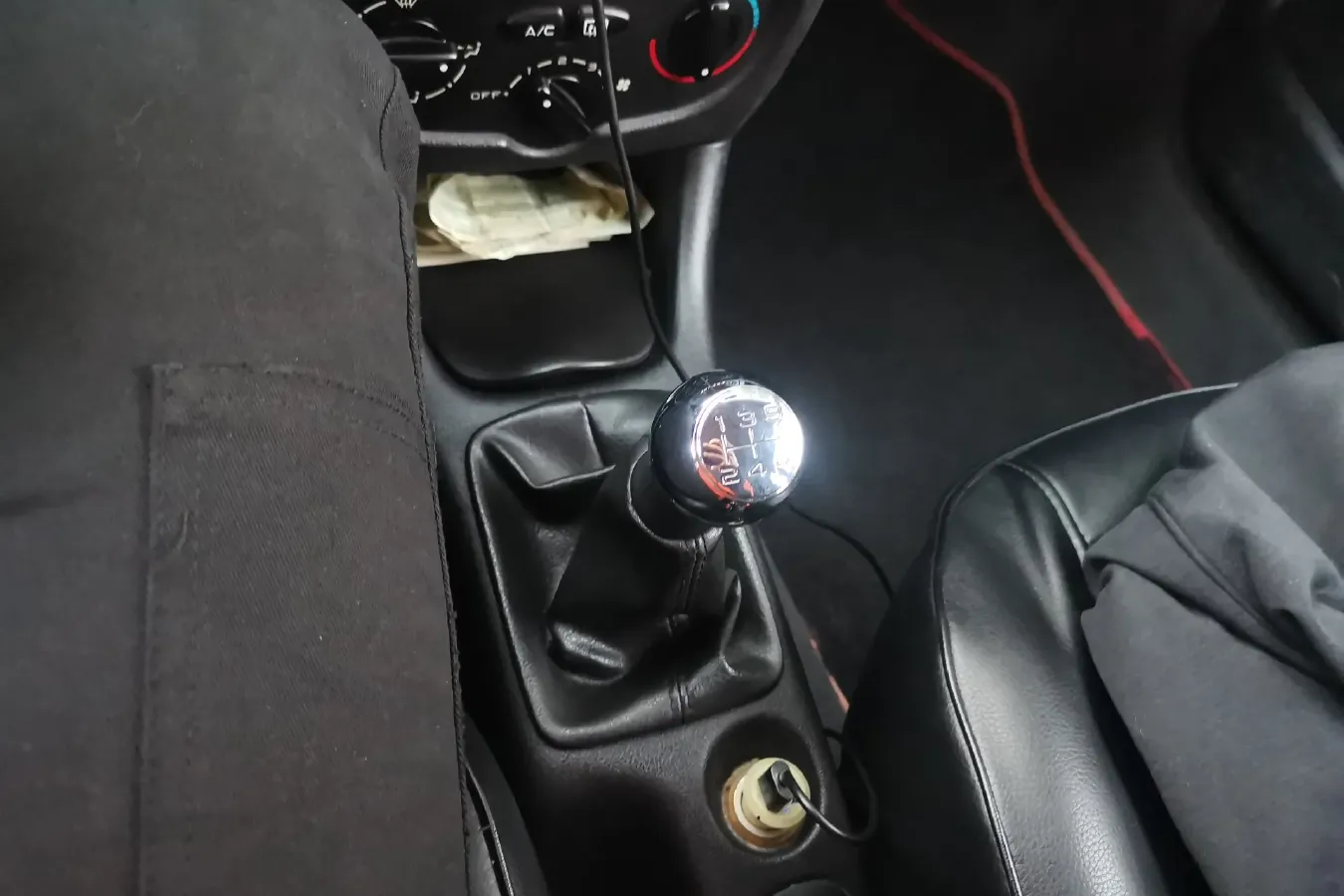 2011 Peugeot 207 1.4L 76HP L4 5MT,autocango,china used car exporter,china ev exporter,chinese used car exporter,chinese used ev exporter