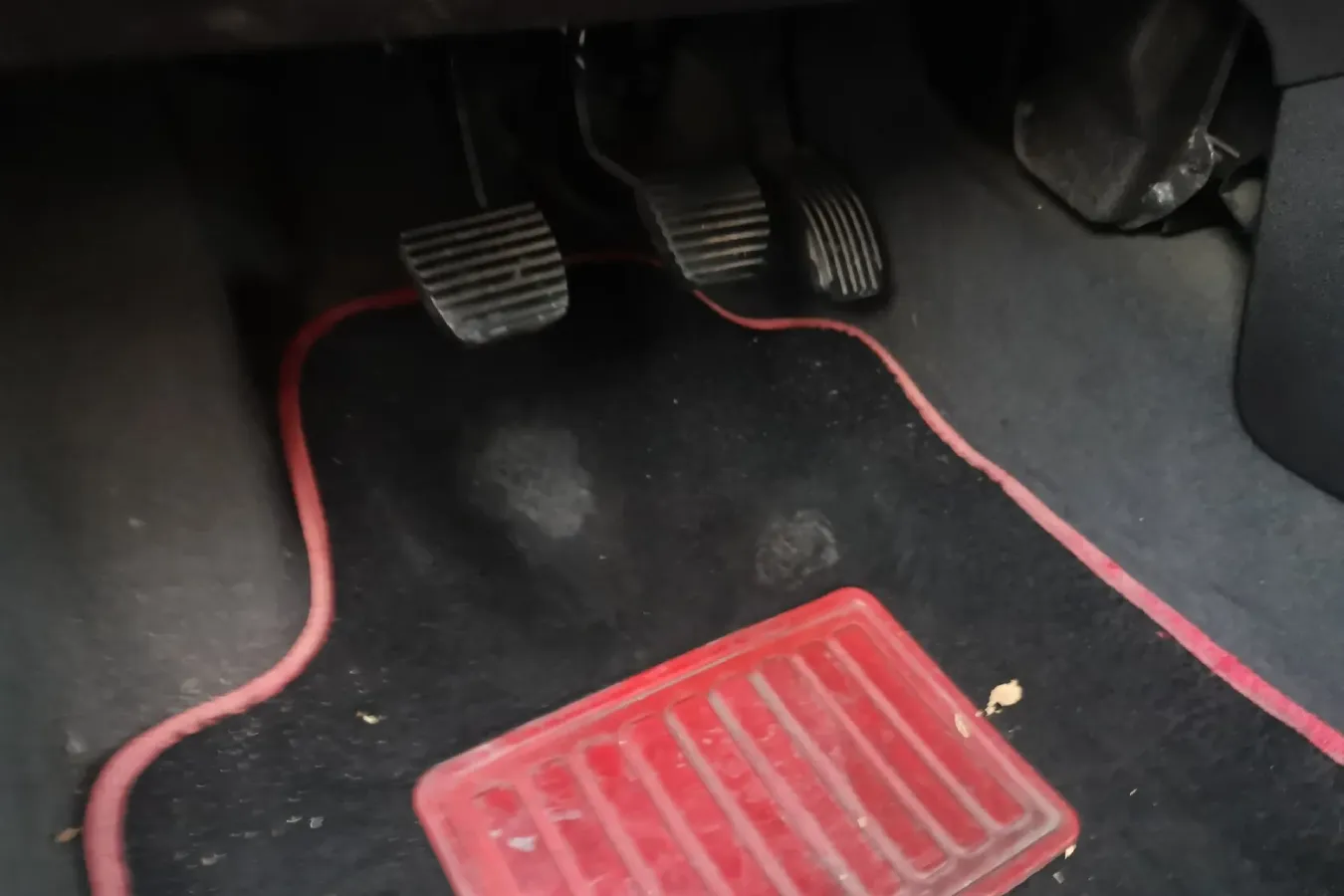 2011 Peugeot 207 1.4L 76HP L4 5MT,autocango,china used car exporter,china ev exporter,chinese used car exporter,chinese used ev exporter