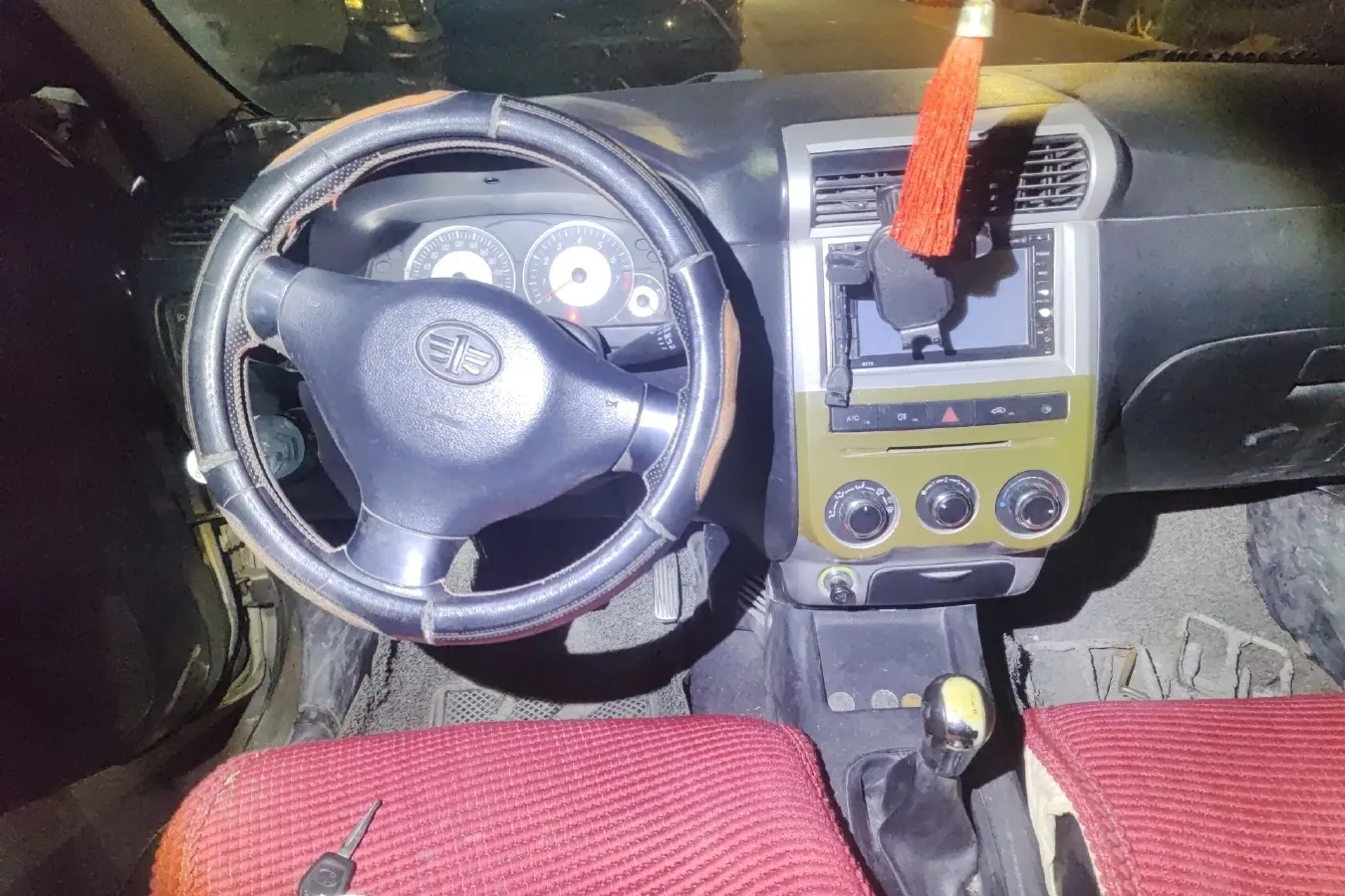 2013 FAW Senia S80 1.5L 109HP L4 5MT,autocango,china used car exporter,china ev exporter,chinese used car exporter,chinese used ev exporter