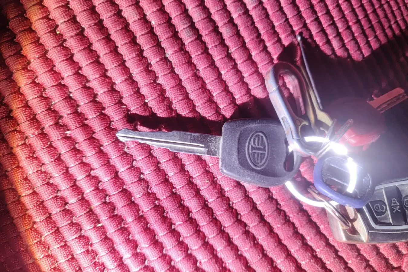 2013 FAW Senia S80 1.5L 109HP L4 5MT,autocango,china used car exporter,china ev exporter,chinese used car exporter,chinese used ev exporter