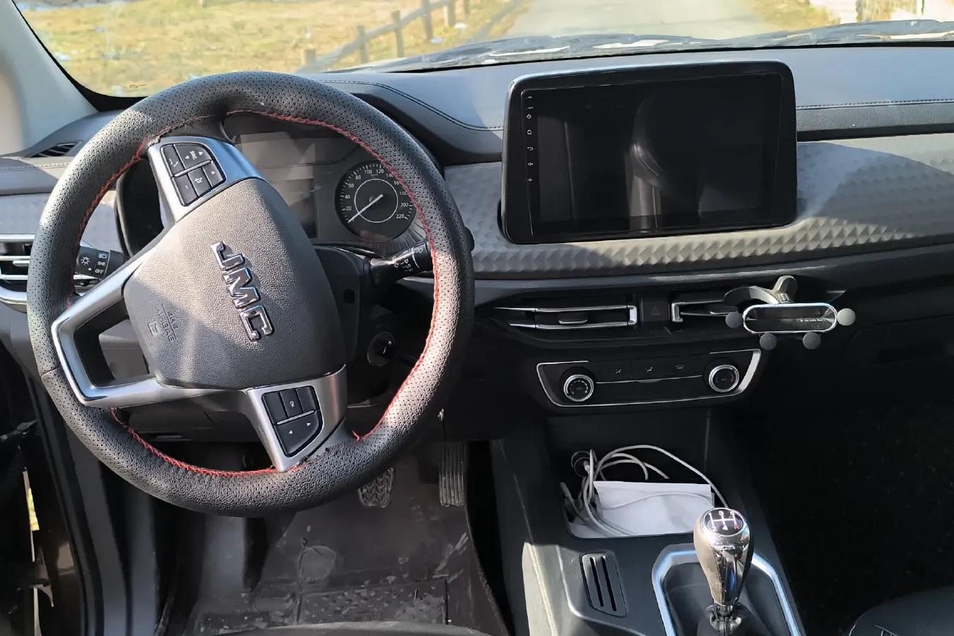 2022 JMC BaoDian 2.5T 140HP L4 5MT,autocango,china used car exporter,china ev exporter,chinese used car exporter,chinese used ev exporter