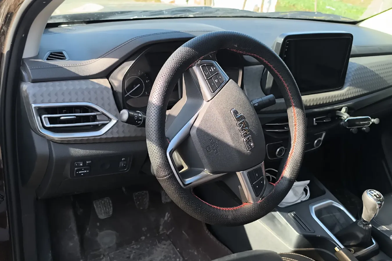 2022 JMC BaoDian 2.5T 140HP L4 5MT,autocango,china used car exporter,china ev exporter,chinese used car exporter,chinese used ev exporter