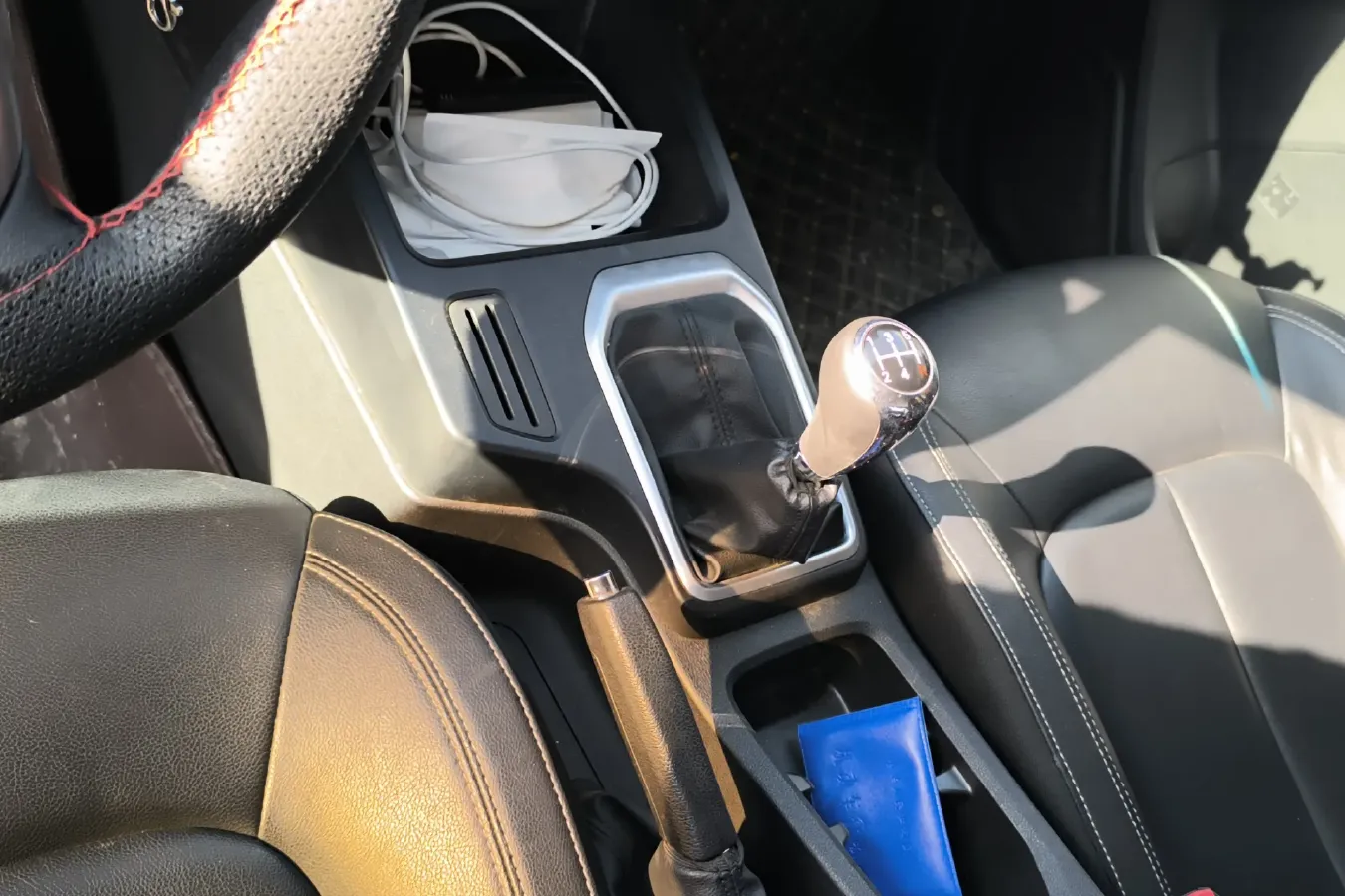 2022 JMC BaoDian 2.5T 140HP L4 5MT,autocango,china used car exporter,china ev exporter,chinese used car exporter,chinese used ev exporter