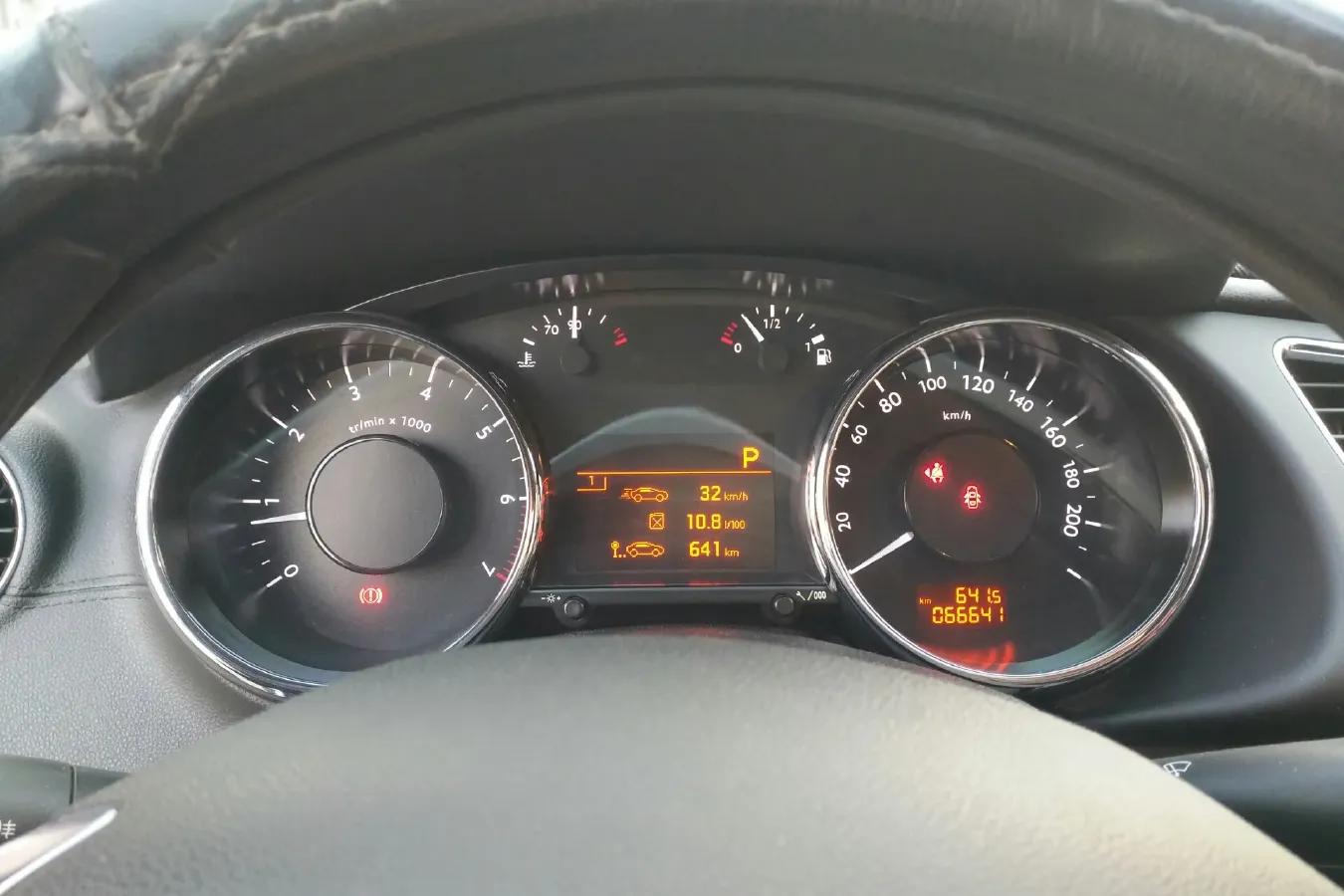 2015 Peugeot 3008 2.0L 147HP L4 6AT,autocango,china used car exporter,china ev exporter,chinese used car exporter,chinese used ev exporter