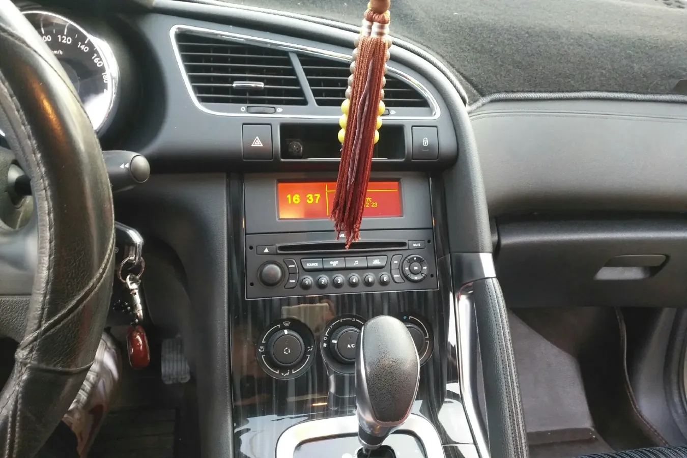 2015 Peugeot 3008 2.0L 147HP L4 6AT,autocango,china used car exporter,china ev exporter,chinese used car exporter,chinese used ev exporter