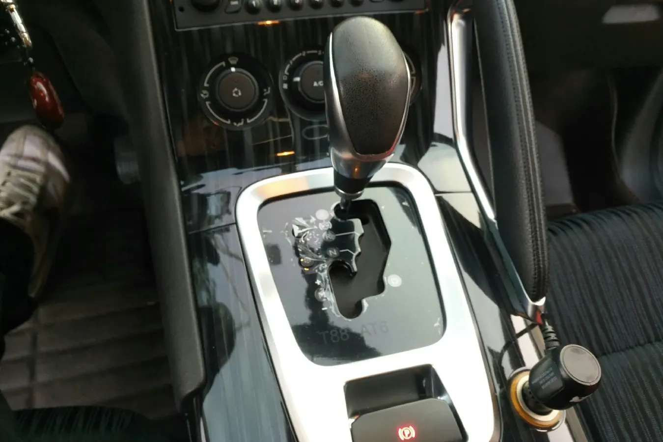 2015 Peugeot 3008 2.0L 147HP L4 6AT,autocango,china used car exporter,china ev exporter,chinese used car exporter,chinese used ev exporter