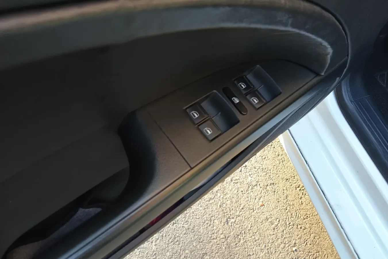 2012 Seat Leon 2.0T 211HP L4 6DCT,autocango,china used car exporter,china ev exporter,chinese used car exporter,chinese used ev exporter