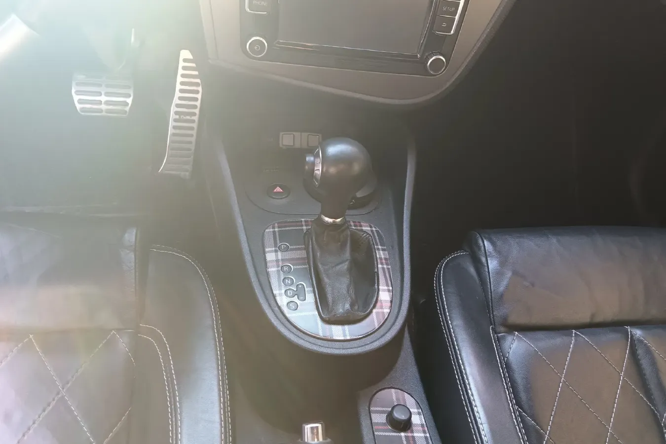 2012 Seat Leon 2.0T 211HP L4 6DCT,autocango,china used car exporter,china ev exporter,chinese used car exporter,chinese used ev exporter