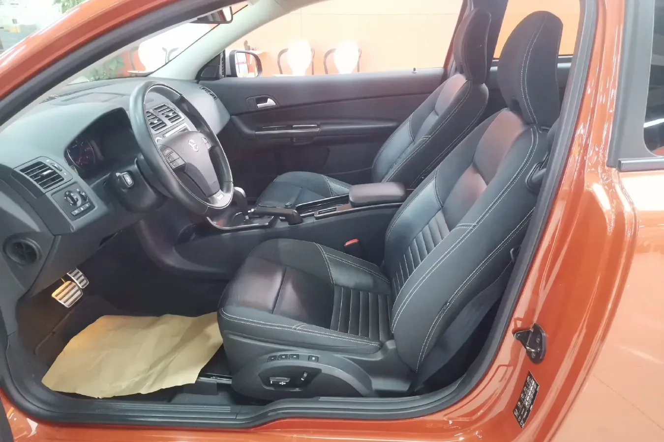 2011 Volvo C30 2.0L 145HP L4 6DCT,autocango,china used car exporter,china ev exporter,chinese used car exporter,chinese used ev exporter